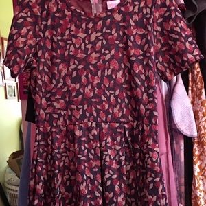 Lularoe Amelia XL fits like an X